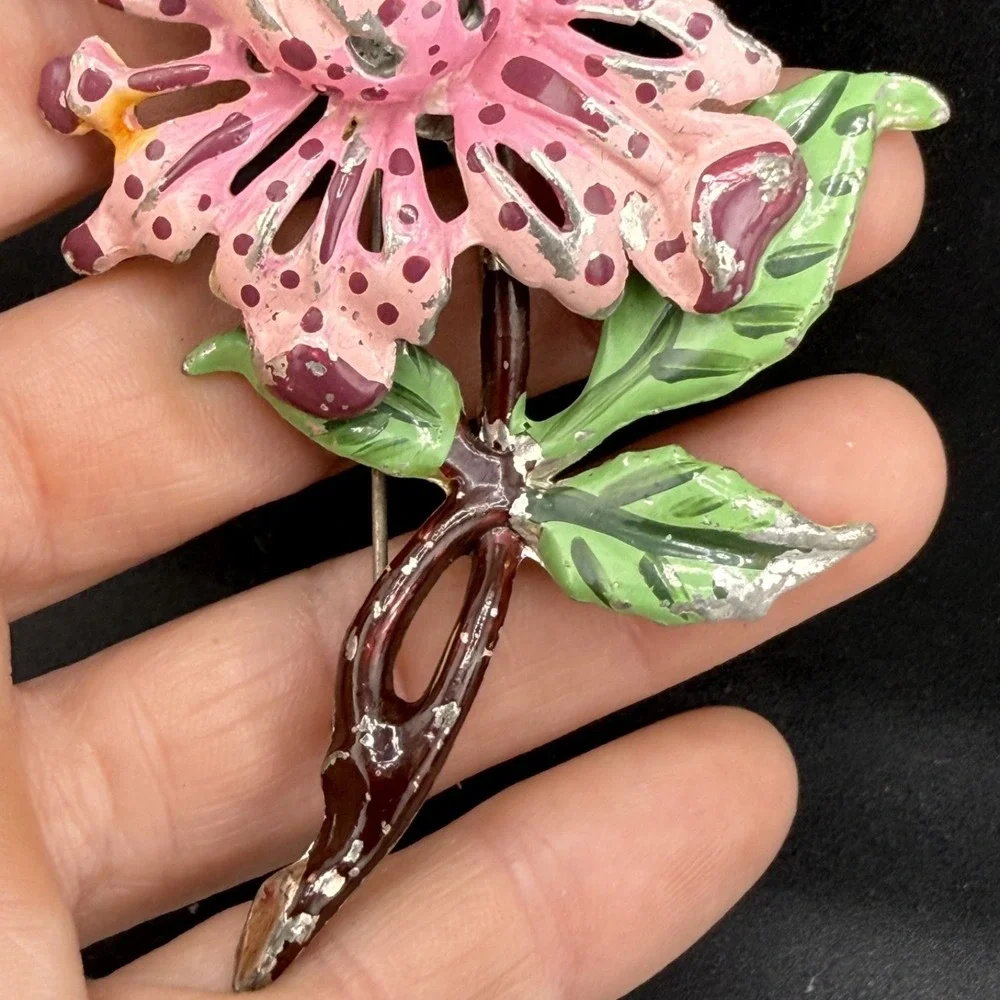 Vintage Pot Metal Brooch Pink Silver Tone Enamel Flower‎